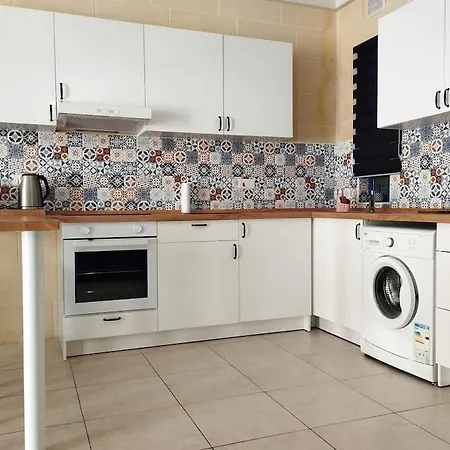 Alfresco - 2 Bedroom Unit And Pool 아파트 Għajnsielem