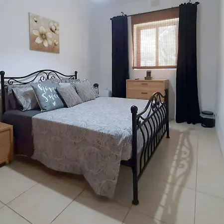 Alfresco - 2 Bedroom Unit And Pool Għajnsielem